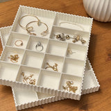 organisateur bijoux blanc