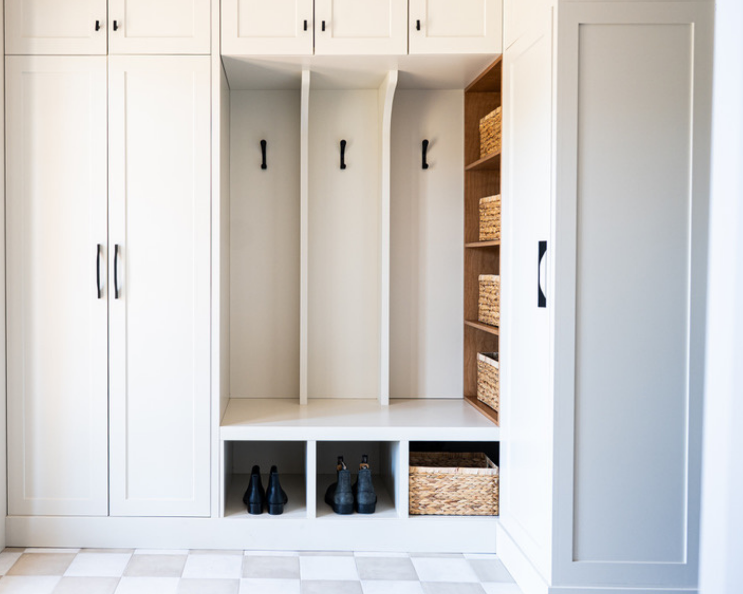 entrance organize
